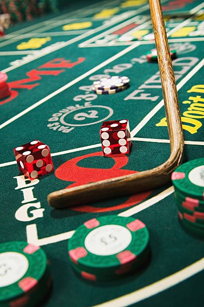 huptoto platform interface showing Liga 1 football markets and live-dealer tables