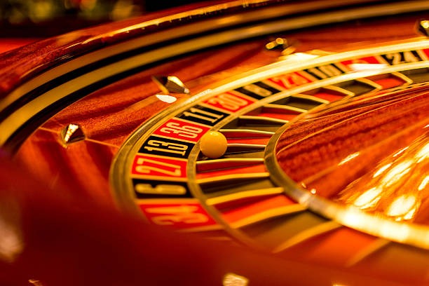Fa Cai Shen Deluxe payout table and symbol legend showing winning combinations